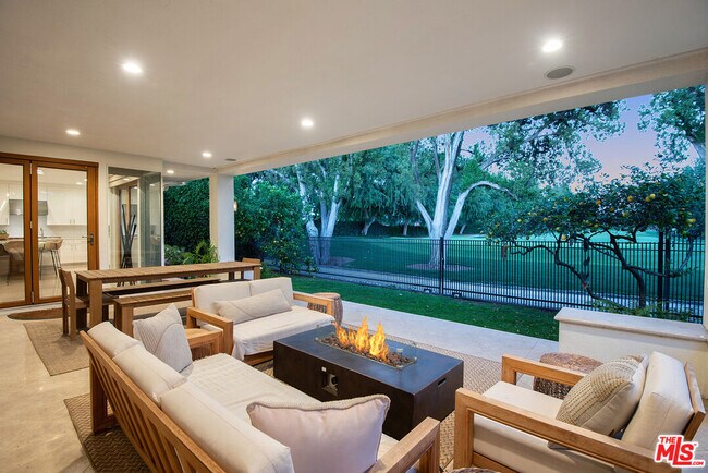 Building Photo - 10424 Valley Spring Ln