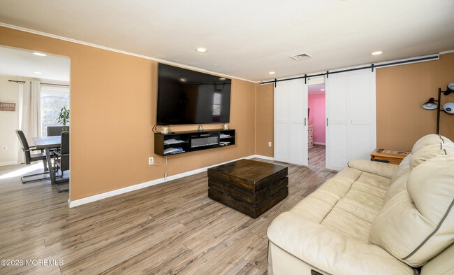 Building Photo - 570 Eltone Rd