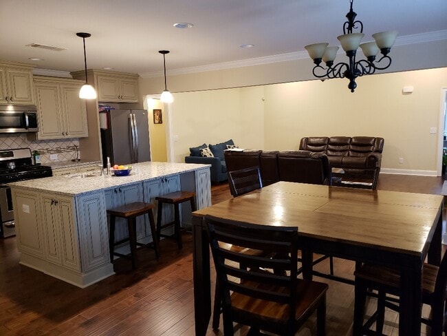 Building Photo - 972 Wheat Ridge Dr