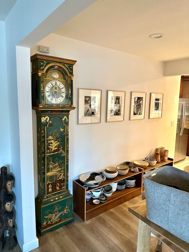 Building Photo - Quiet and Charming West LA Home!