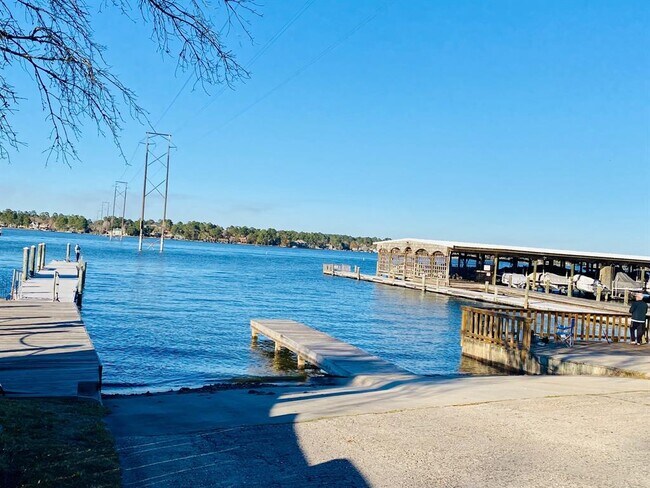 Building Photo - 74 April Hill