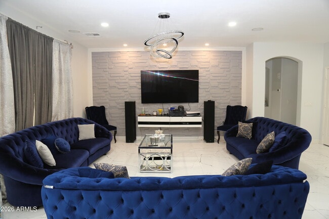 Building Photo - 6008 W Questa Dr