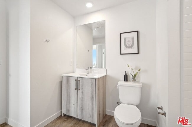 Building Photo - 224 N Alvarado St