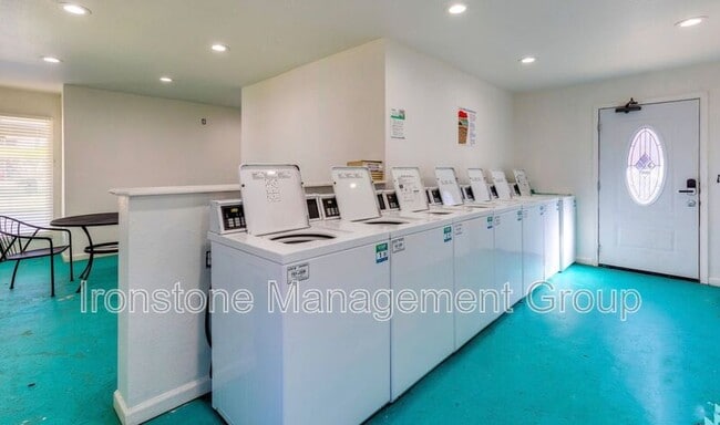 Building Photo - 4639 S Darlington Ave