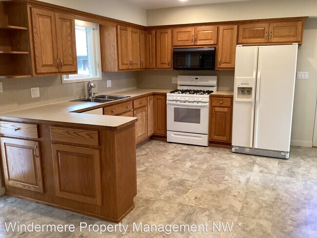 Building Photo - 2 br, 1.5 bath House - 234 Heather Rd