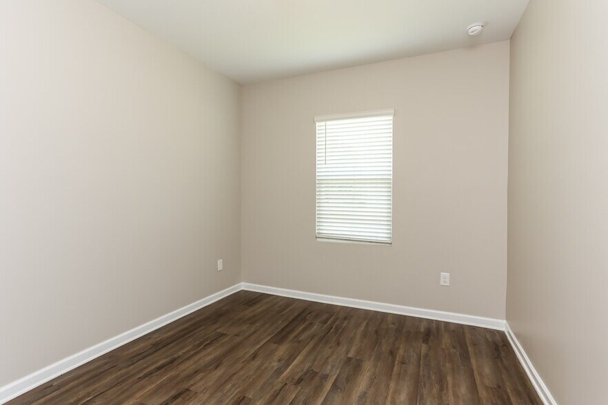 Building Photo - 3695 Place Dr