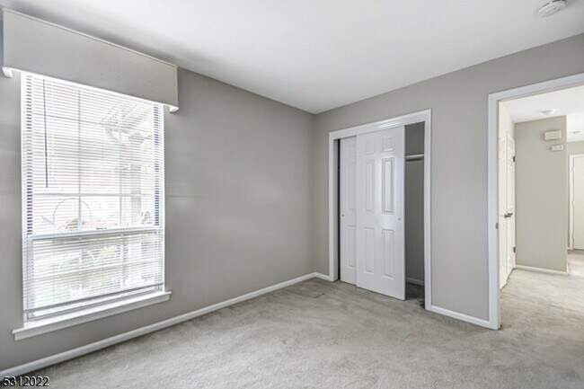 Building Photo - 184 Aster Ct