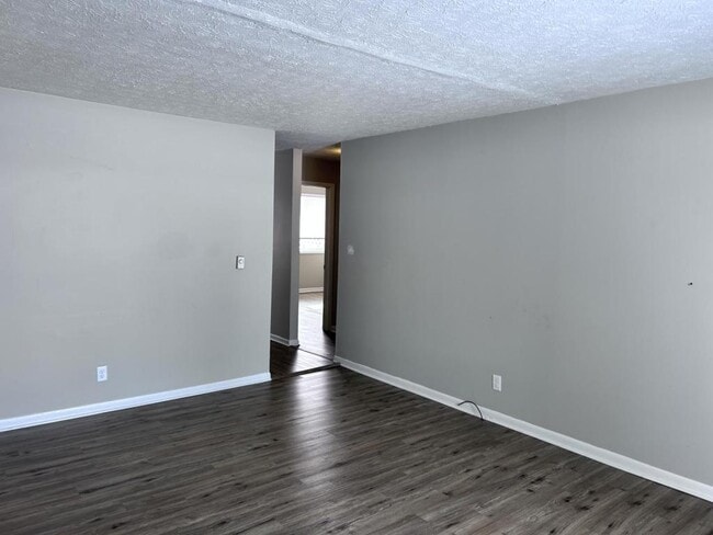 Building Photo - 947 W McKay Rd