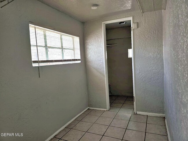 Building Photo - 1114 N El Paso St