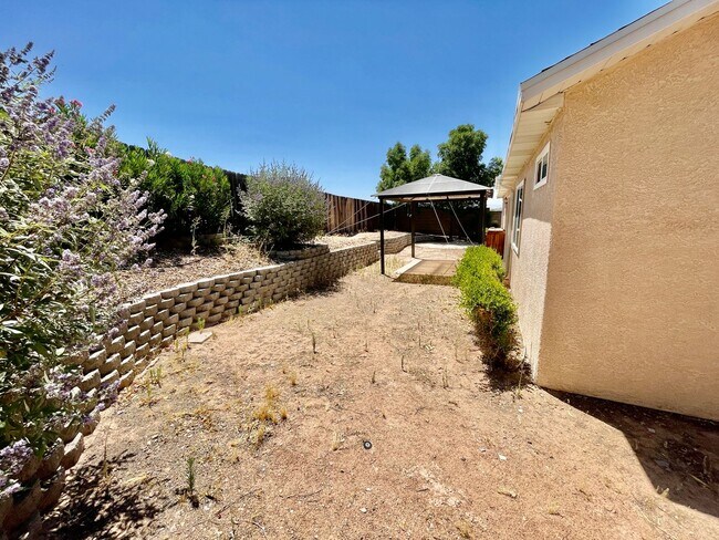 Building Photo - Adorable 3-BR Home in Red Cliffs Area