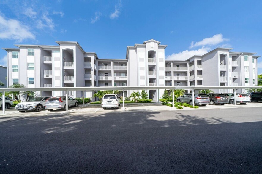 Building Photo - 16635 Lake Cir Dr