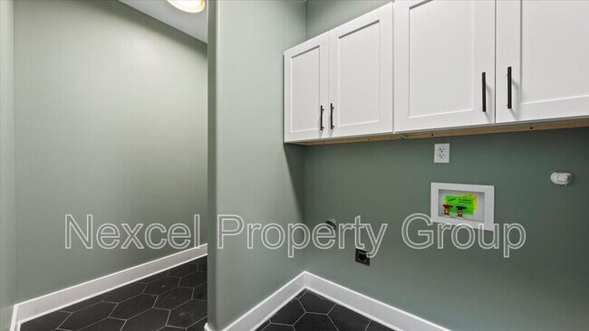 Building Photo - 1068 Bruce St