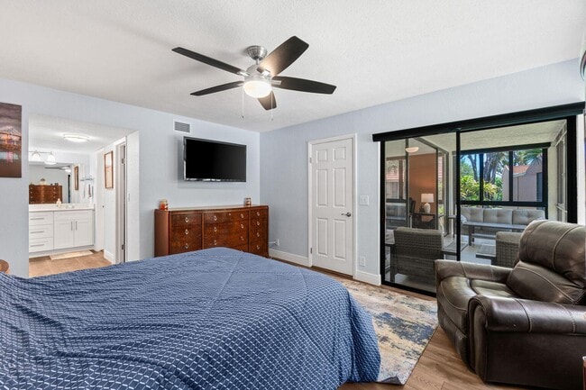 Building Photo - 11255 Green Lake Dr