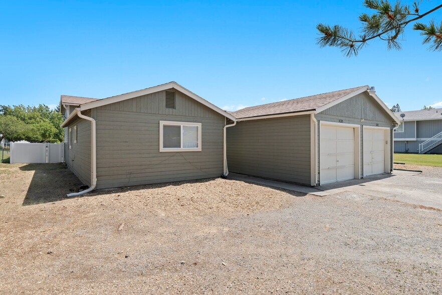Primary Photo - 3213 S Gillis Ct