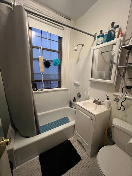 Building Photo - 73 Longwood Ave