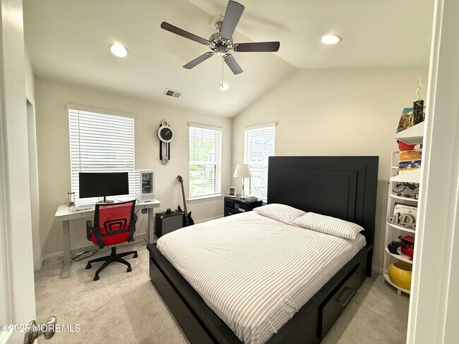 Building Photo - 2 Wisteria Ct