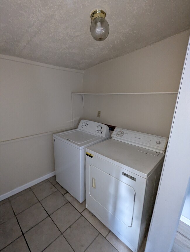 Building Photo - 1413