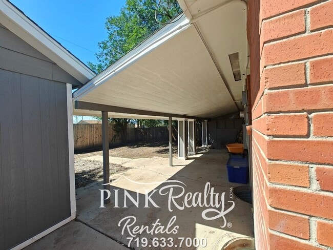 Building Photo - 2534 Ivanhoe Dr