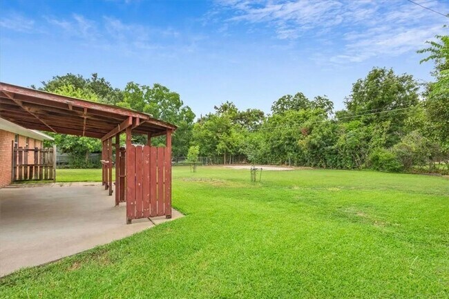 Building Photo - 316 Cranbrook Dr