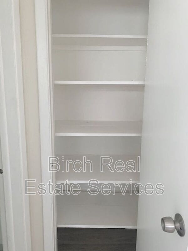 Building Photo - 204 Waverly Way