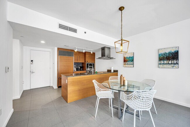 Building Photo - 485 Brickell Ave