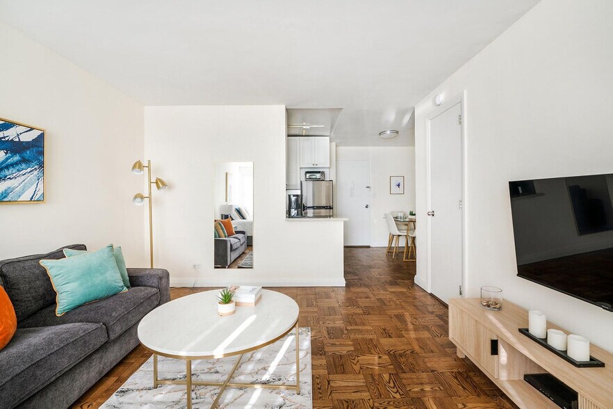 Building Photo - 500 E 62nd St