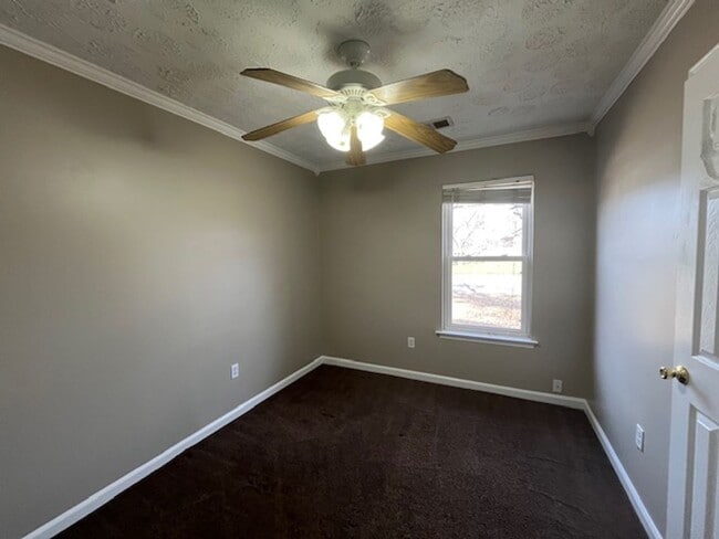 Building Photo - Renovated 3 Bedroom 2 Bath Home for Rent!