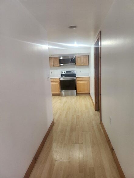 Building Photo - 92 Main St