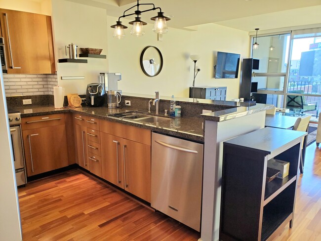 Kitchen - 321 10th Ave