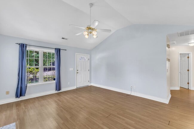 Building Photo - **Cute 3/2 Bungalow in Flaherty Farms**