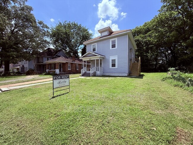 Primary Photo - 997 S Willett St