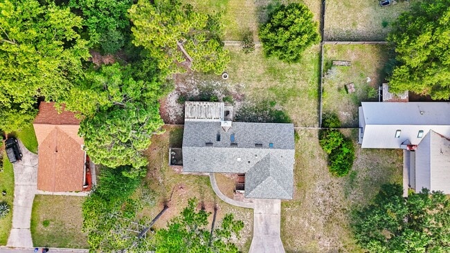 Building Photo - Beautifully updated 3 bedroom 2 bath home ...