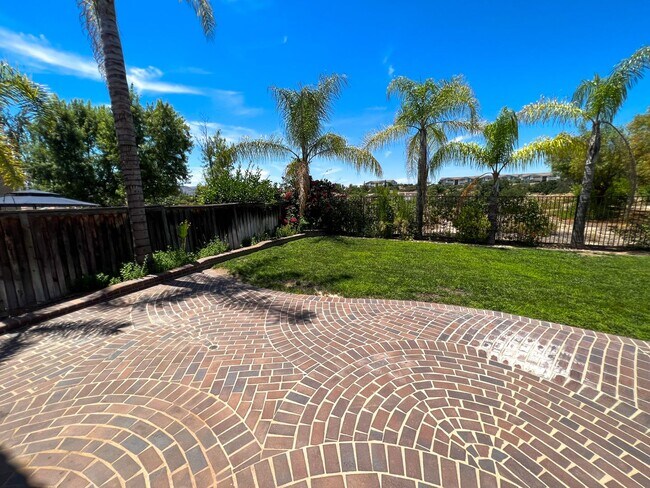 Building Photo - Spacious 4 Bedroom 3 Bathroom Home with 3 ...