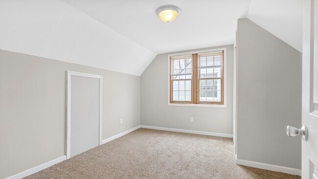 Building Photo - 2162 Champaign Rd