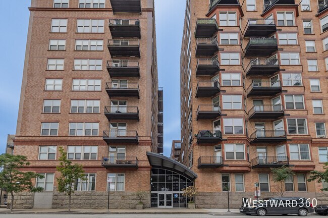 Building Photo - 500 S Clinton St