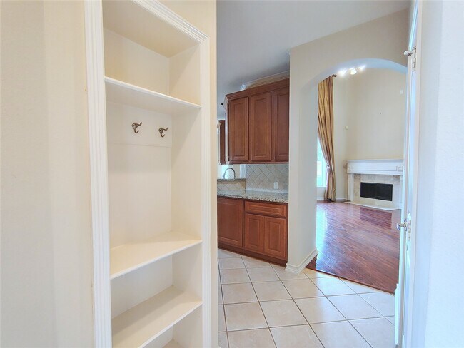 Building Photo - 5606 Grandwood Ln