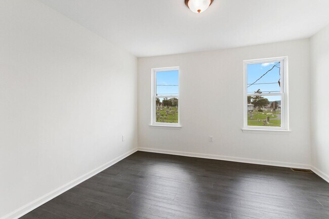 Building Photo - Modern 3BR/2BA Home in Columbia Borough School District w/ Fenced Yard & Central Air!