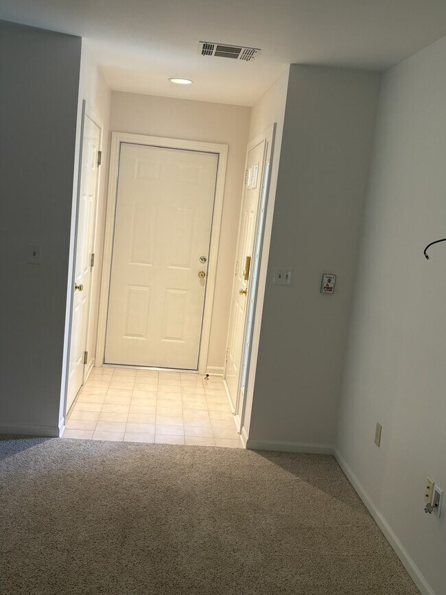 Building Photo - 8976 Woodbridge Dr