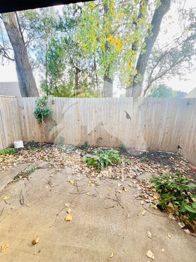 Building Photo - **Charming 2-Bedroom Condo in Enid, OK!**