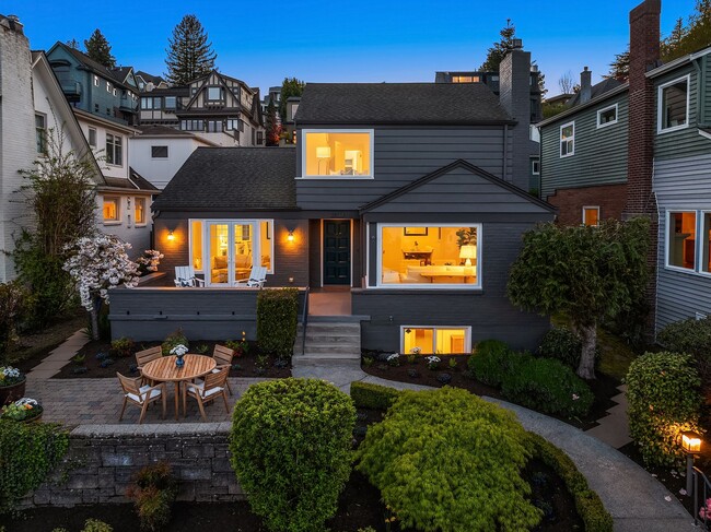 Building Photo - Laurelhurst View Home