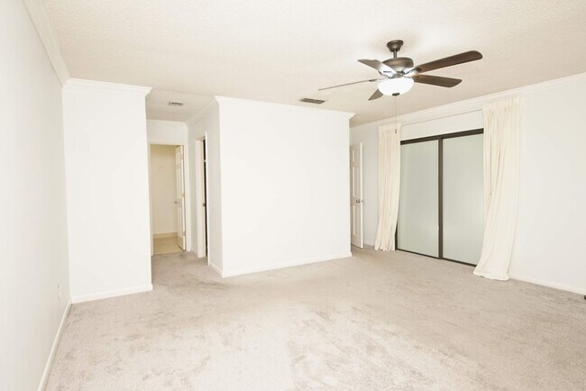 Building Photo - 211 Brian Cir