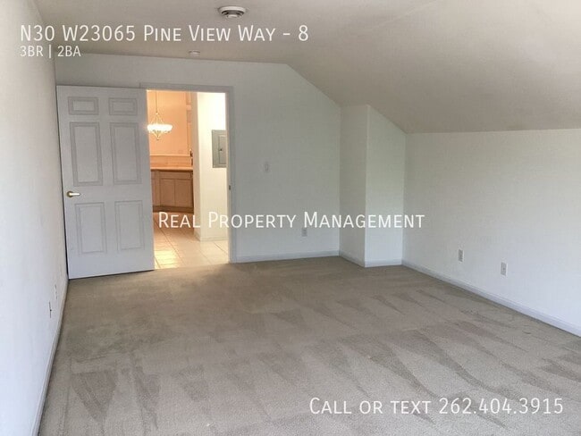 Building Photo - N30 W23065 Pine View Way-8