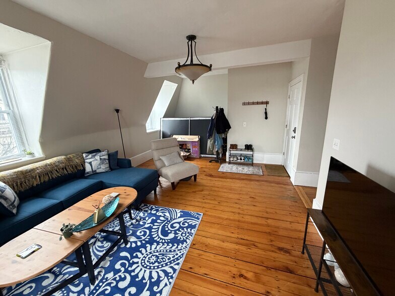 Building Photo - 123 Vinton St