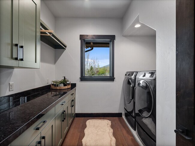 Building Photo - 1075 N Oquirrh Mountain Dr