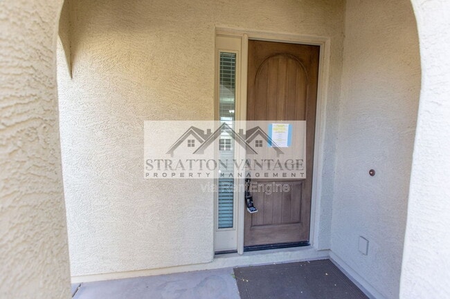 Building Photo - 2883 E Ebony Dr