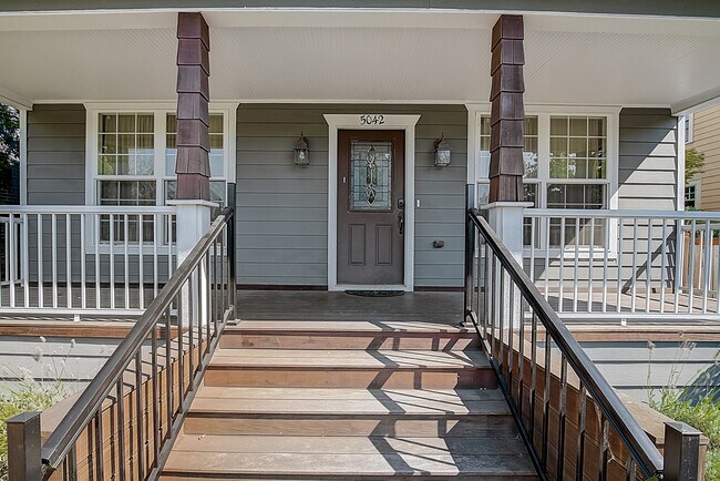 Building Photo - 5042 7th Ave NE