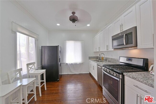 Building Photo - 9374 W Olympic Blvd