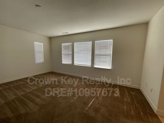 Building Photo - 546 W Campania Way