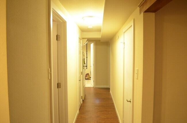 Building Photo - Updated 2-Story home with Day light basement. Big lot w/ RV & Boat parking
