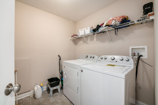Building Photo - 6138 Longwood Dr